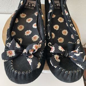 BC Floral Leather Slip On Shoes Size 9 EUC